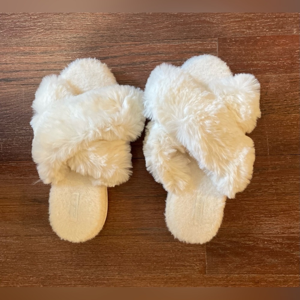 Halluci Women’s Cross Band Soft Plush Slippers - Picture 11 of 14